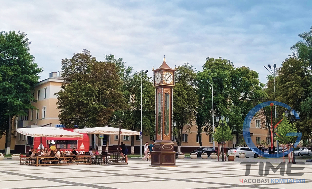 Часы уличные высотой 7 метров с циферблатами на 4 стороны и мелодией